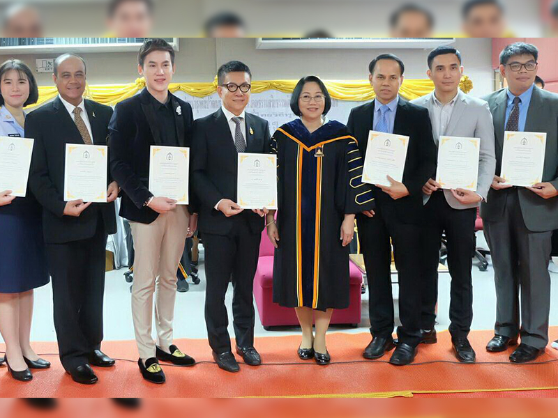 ดร.สมศักดิ์ ชลาชล ประธานกรรมการบริษัท ชลาชล จำกัด ได้รับรางวัล “ศิษย์เก่าดีเด่น ด้านวิชาชีพและวิชาการ” ประจำปี ๒๕๖๑