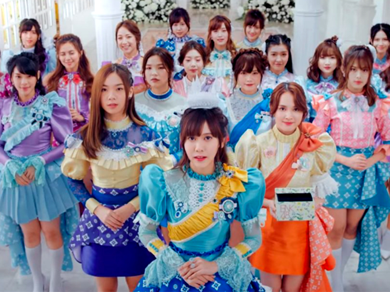 แฟชั่นสุดคิ้วท์! BNK48 สวมชุดไทยสไตล์ “สยามโลลิต้า” ในเอ็มวีตัวใหม่